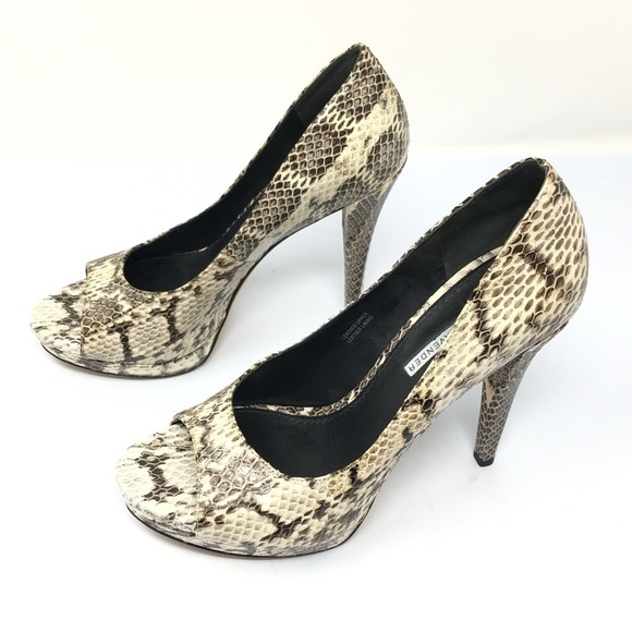 Vera Wang Lavender Snake Skin Pumps - Picture 4 of 8